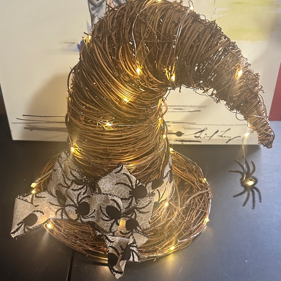 Halloween wicker witch hat with spiders LED lights - Picture 1 of 3
